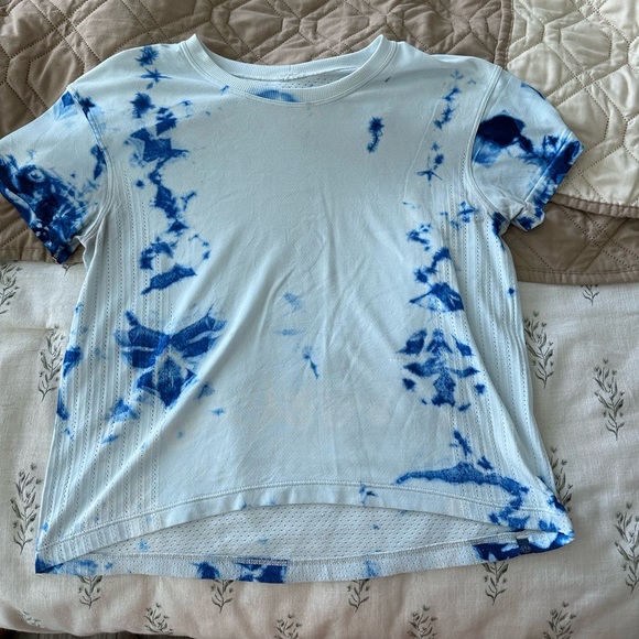 Lululemon short sleeve shirt - Picture 1 of 3